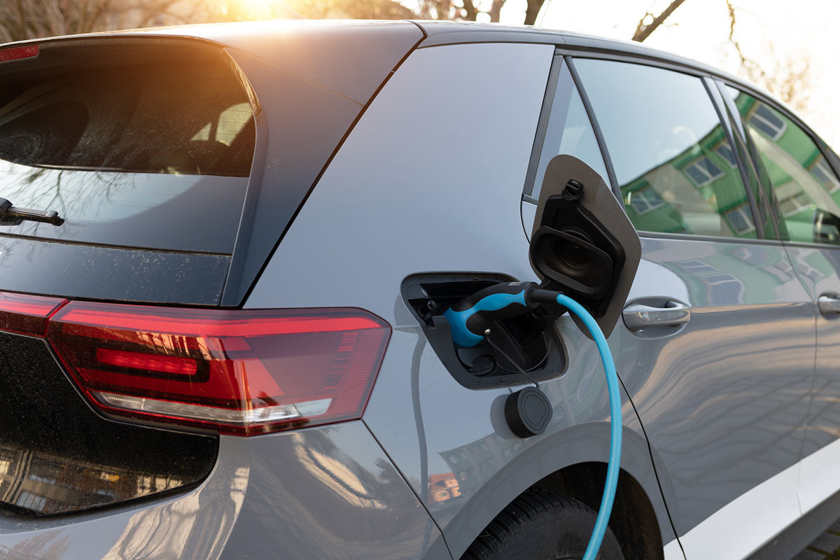 Elektroauto an einer Ladestation