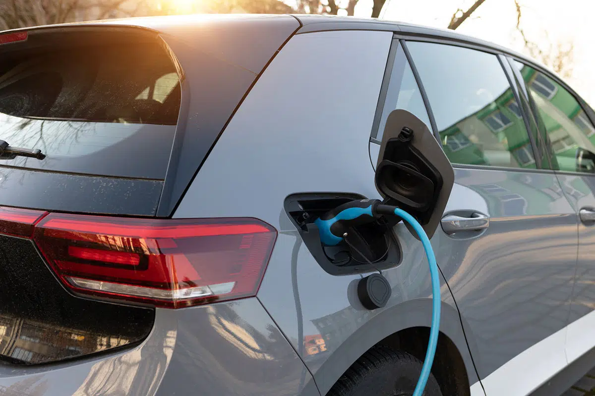 Elektroauto an einer Ladestation